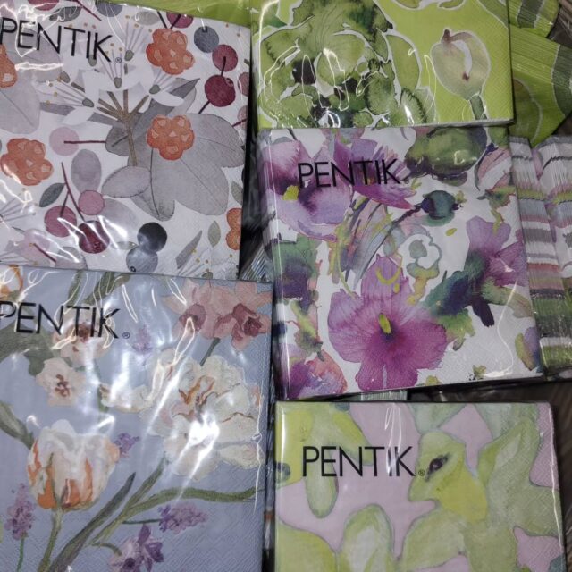 Sain erän tarjoushintaisia Pentikin servettejä myyntiin kukkakaupalle🩷💚💜